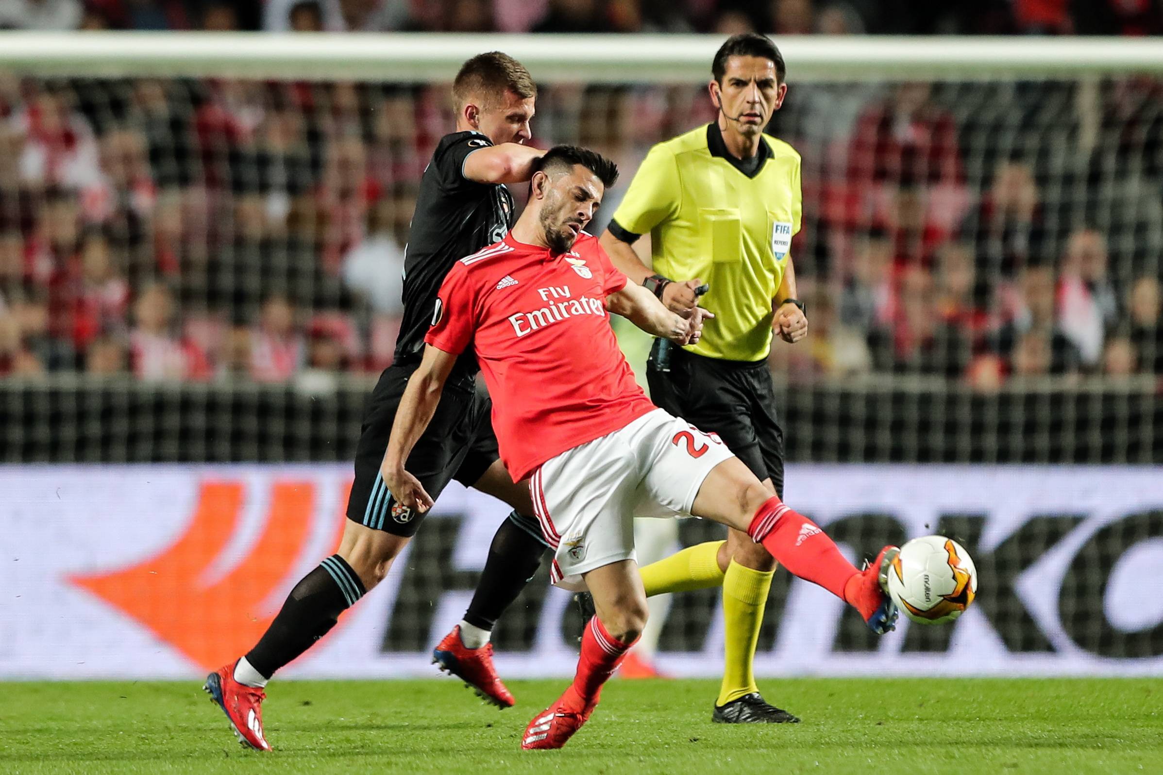 华体会下载-本菲卡险胜多特蒙德，卡瓦尼梅开二度世界杯的简单介绍  第1张