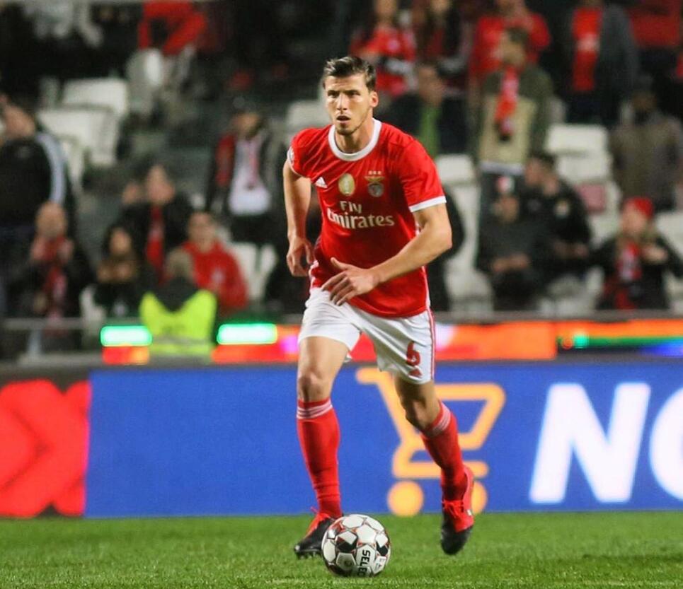 华体会体育-曼城轻取本菲卡，卡瓦尼梅开二度亚洲杯  第1张